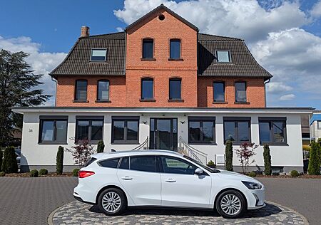 Ford Focus Titanium X LED Navi CAM KeyFree Virtual-Co