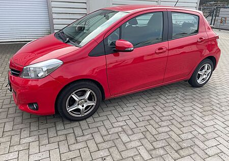 Toyota Yaris Life Klima el.FH. Kamera TÜV neu!