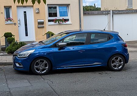 Renault Clio mit Sportfedern und Soundsystem