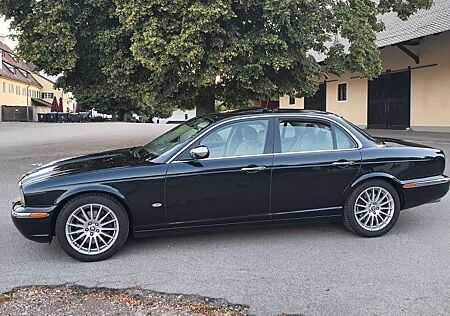 Jaguar  XJ 2.7D V6 Sparsame Elegante Luxuslimousine