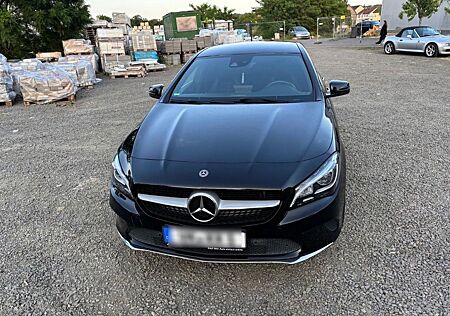 Mercedes-Benz CLA 180 -