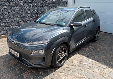 Hyundai Kona *ELEKTRO*204PS*TÜV+Inspek*NEU*SoH100*SHG*1HD
