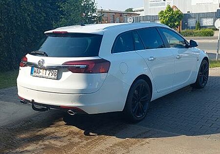 Opel Insignia Sports Tourer 2.0 BiT. Allrad, AHK,ACC