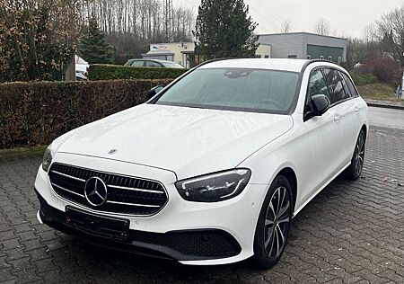 Mercedes-Benz E 300 E 300de Avantgarde Night AHK Head Up Distronic