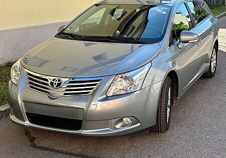 Toyota Avensis Combi Edition 1.8 6-Gang