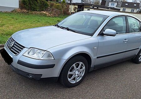 VW Passat Volkswagen 2.0 96kW Highline Highline