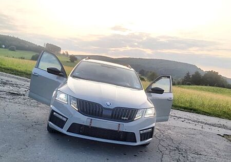 Skoda Octavia 2.0 TDI SCR DSG RS Combi RS