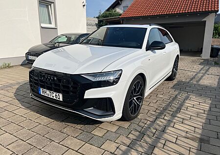 Audi Q8 55 TFSI e quattro tiptronic -