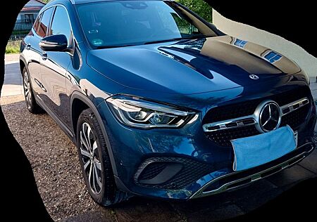 Mercedes-Benz GLA 250 e DCT -