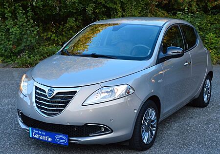 Lancia Ypsilon Platinum-LEDER-PDC-KLIMAAUT.Erst-23.TKM