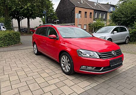 VW Passat Variant Volkswagen Passat Highline Camera DSG Leder Panorama AHK
