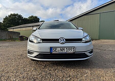 VW Golf Volkswagen 1.5 TSI ACT DSG Sound Standheizung ACC LED