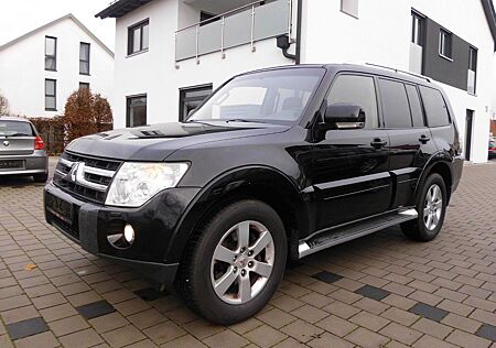 Mitsubishi Pajero 3.2 DI-D Intense 7xSitzer Tel.01738591488