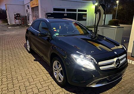 Mercedes-Benz GLA 200 d 4MATIC DCT -