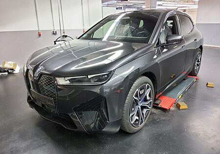 BMW iX 40 xDRIVE SPORT/BLACK/22Z./H&K/PANO/SKY-L/KAM
