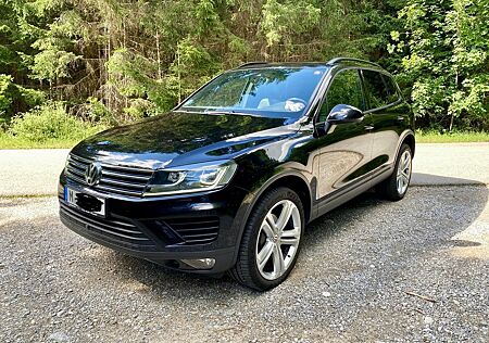 VW Touareg Volkswagen 3.0 V6TDI TOP Ausst. 8Reifen/Brems v neu