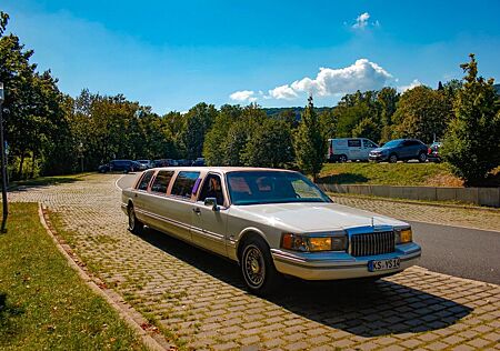 Lincoln Town Car Stretchlimousine 8.6 Meter V8