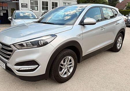 Hyundai Tucson blue Classic 2WD, 1Hand.