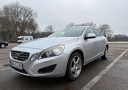 Volvo S60 D3 -