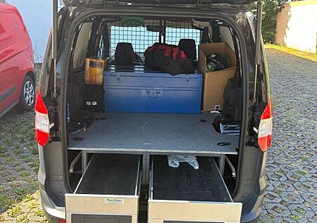 Ford Transit Courier mit Werkstattausbau
