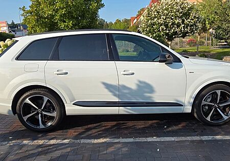 Audi Q7 50 TDI quattro+S HEADUP+STHZ+AHK+PANO+LUFT