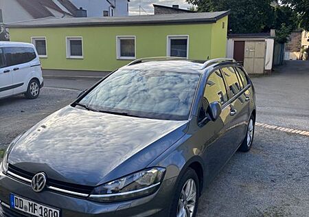 VW Golf Volkswagen 1.6 TDI SCR Comfortline Variant Comfortline