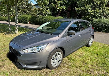 Ford Focus Schön gepflegter mit kleinem KM-Stand