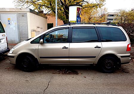 Ford Galaxy 2.0 Trend Benzin/Gaz/ohne TÜV/Motstörung