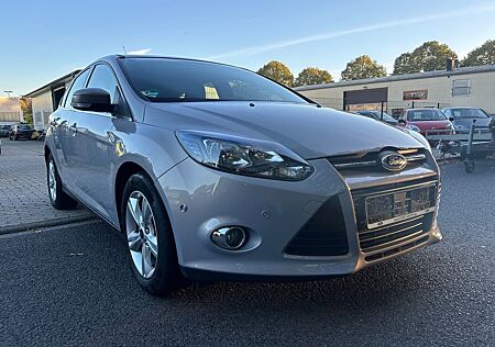 Ford Focus Lim. Champions Edition*1st hand*SHZ*PDC