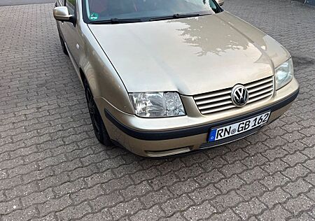 VW Bora Volkswagen 1.6 FSI Basis Basis