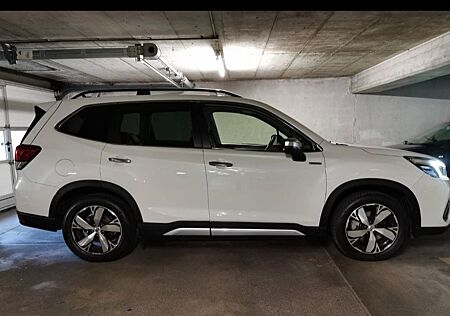 Subaru Forester 2.0ie Lineartronic Mild Hybrid Platinum