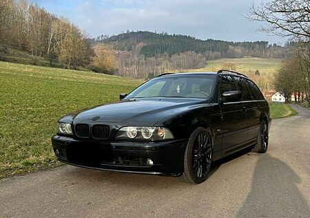 BMW 530d A Touring - Shadow black o'black