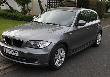 BMW 116i Automatik, Navi, Scheckheft, PDC, 1 Hand