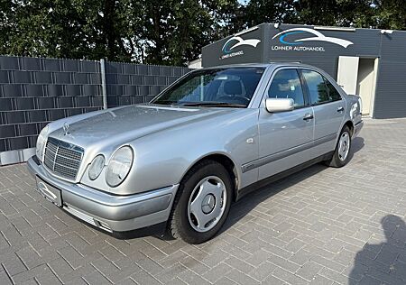 Mercedes-Benz E 240 ELEGANCE/AUTOMATIK/KLIMA/1.HAND