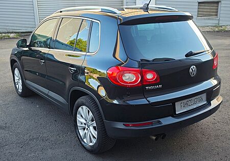 VW Tiguan Volkswagen Sport & Style*AHK*XENON*KAMERA*STHZG*PDC*
