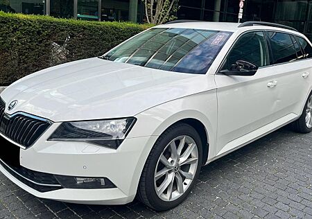 Skoda Superb Combi Ambition 4x4 Automatik*RFK*AHK*
