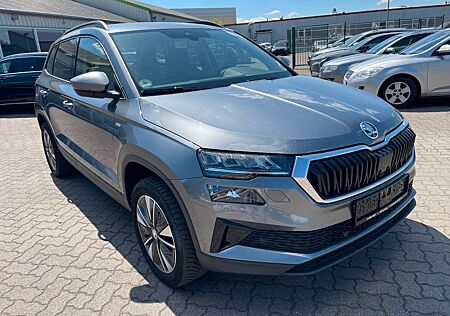 Skoda Karoq Tour 4x4 DSG AHK NAVI PDC KLIMAAUT. 1.HAND