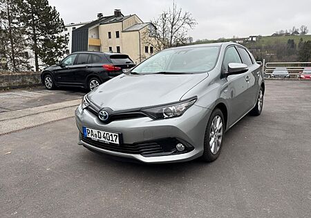 Toyota Auris Hybrid Team Deutschland 1,8-l-VVT-i Te...