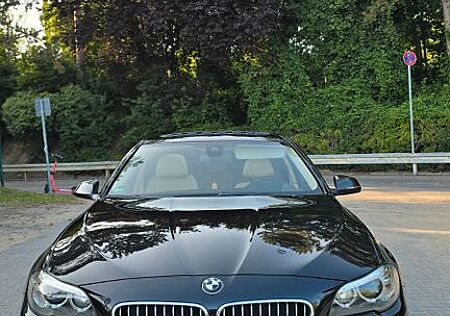 BMW 525d xDrive A Modern Line voll ausstatung