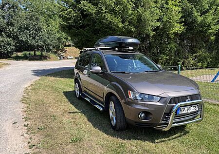 Mitsubishi Outlander Allrad 4x4, 2. Hand, viele extras
