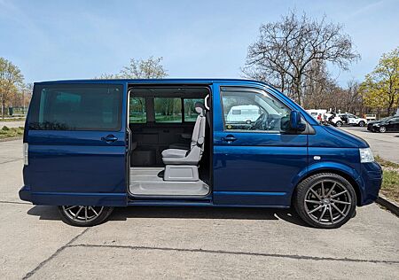 VW T5 Multivan Volkswagen mit Campingausstattung