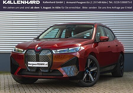 BMW iX 50 xDrive-Sportpacket-Luftfederung-Driving As