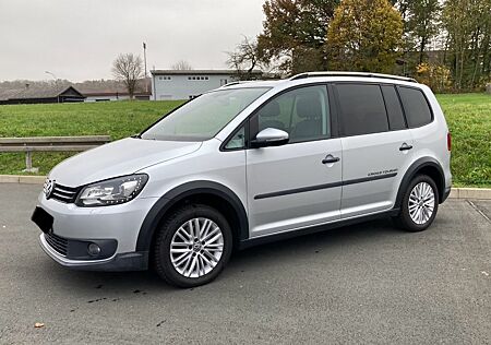 VW Touran Volkswagen Cross , 140 PS, Diesel, 8-fach bereift