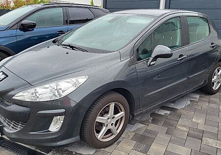 Peugeot 308 Premium 120 VTi - sehr gepflegt! 8xbereift