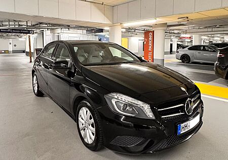 Mercedes-Benz A 200 Style 7G-DCT Exclusiv PANO