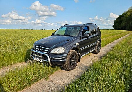 Mercedes-Benz ML 320 -