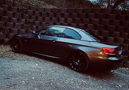 BMW 330d Cabrio - e93 Shadow edition