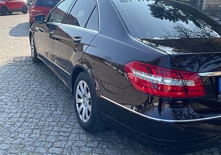 Mercedes-Benz E 250 CDI 4MATIC BlueEFF. AVANTG. Autom. AVA...