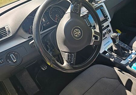 VW Passat Alltrack Volkswagen 2.0 TDI Alltrack BlueMotion ...