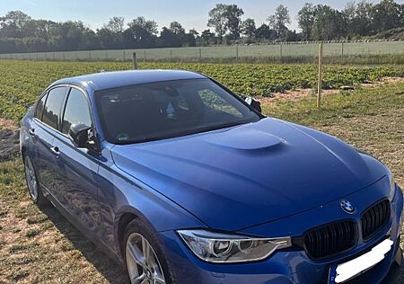 BMW 320d - M3 Optik Motorhaube - Alcantara